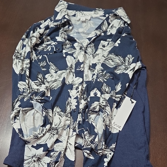 Floral Button Down Shirt in Navy and White - Picture 4 of 4
